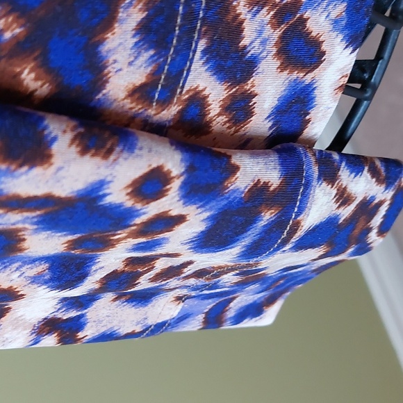 "Anne Klein" size M, 95% Polyester and 5% Spandex, polo style long sleeve top - Picture 5 of 9